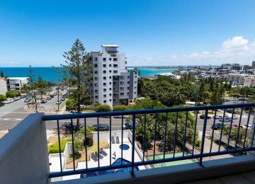 3-bedroom-Caloundra-Accommodation-07